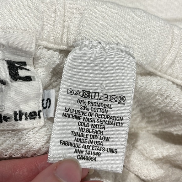 Free City Super Fluffy Pocket Logo Creamy Yumm Sweatpants - Picture 12 of 16